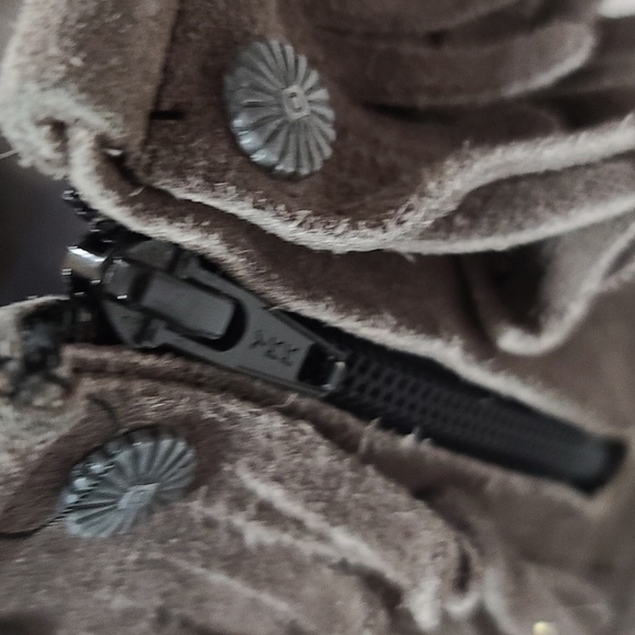 Minnetonka Gray Suede Ankle Booties Moccasins Womens Fringed Zips Sz 7 GUC - Picture 8 of 11